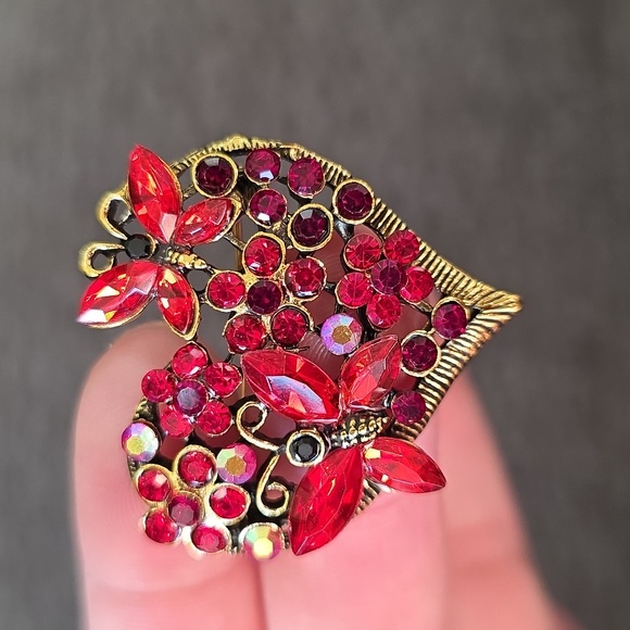 Red Rhinestone Butterfly Heart Brooch Pin - Picture 4 of 4